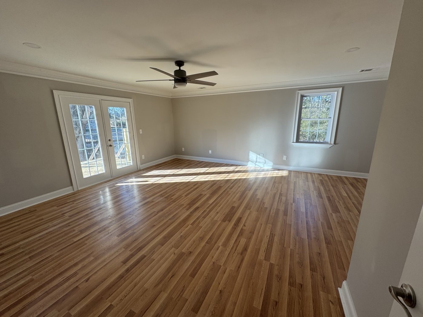 Finished interior room with hardwood flooring